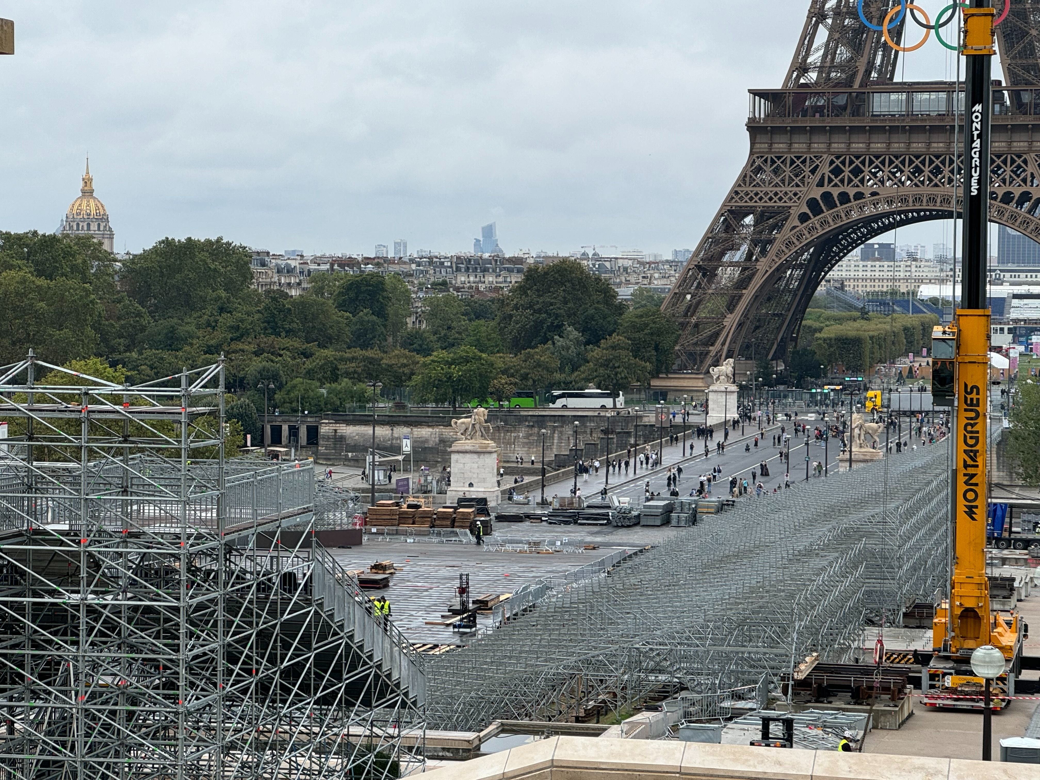 Paris (XVIe), ce lundi 9 septembre. Le démontage du site olympique du Trocadéro a démarré, au lendemain de la clôture des Jeux de Paris 2024. LP/Paul Abran