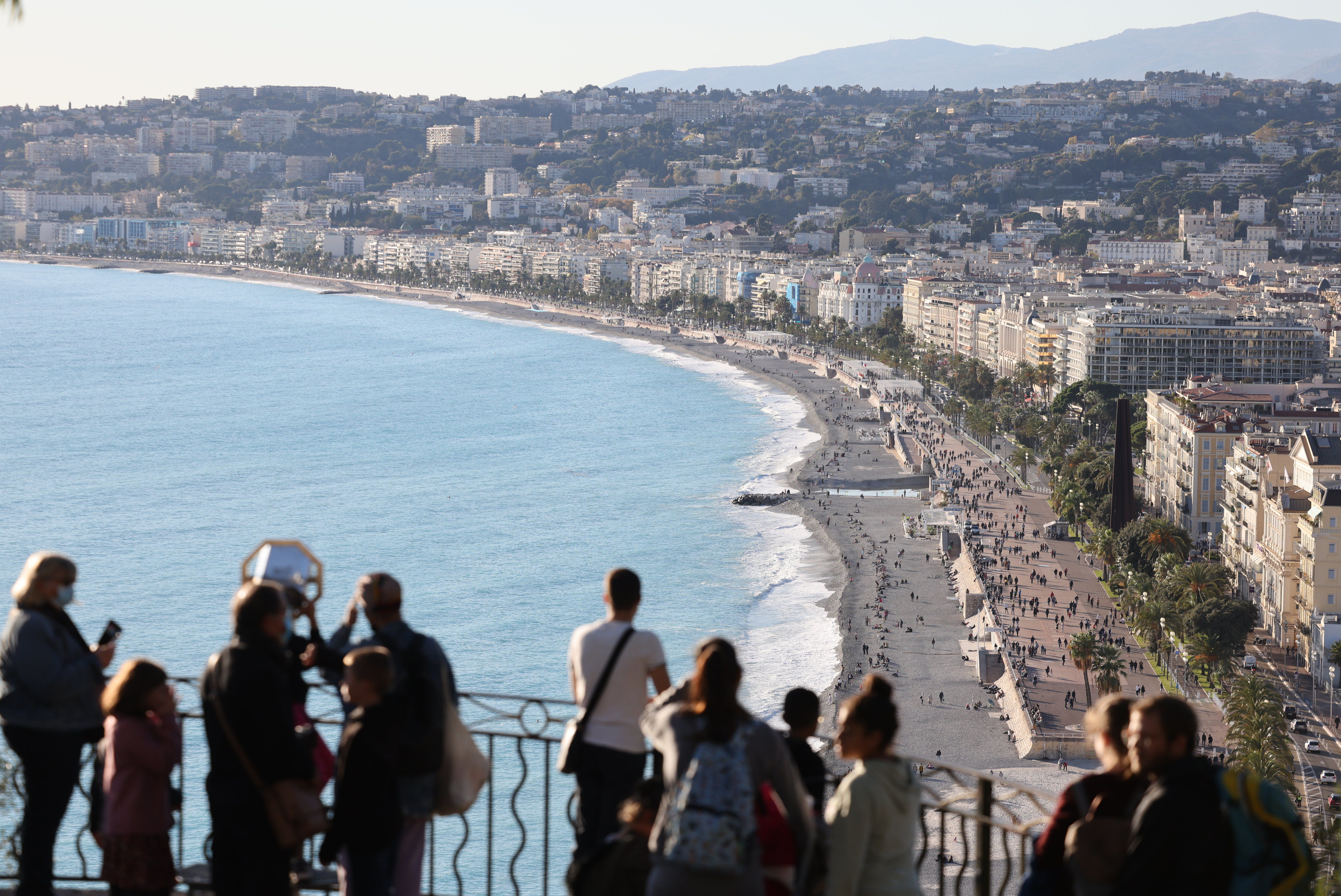 La nuit dernière, la température est restée supérieure à celle qu'il fait normalement en pleine journée à Nice. LP/Arnaud Journois