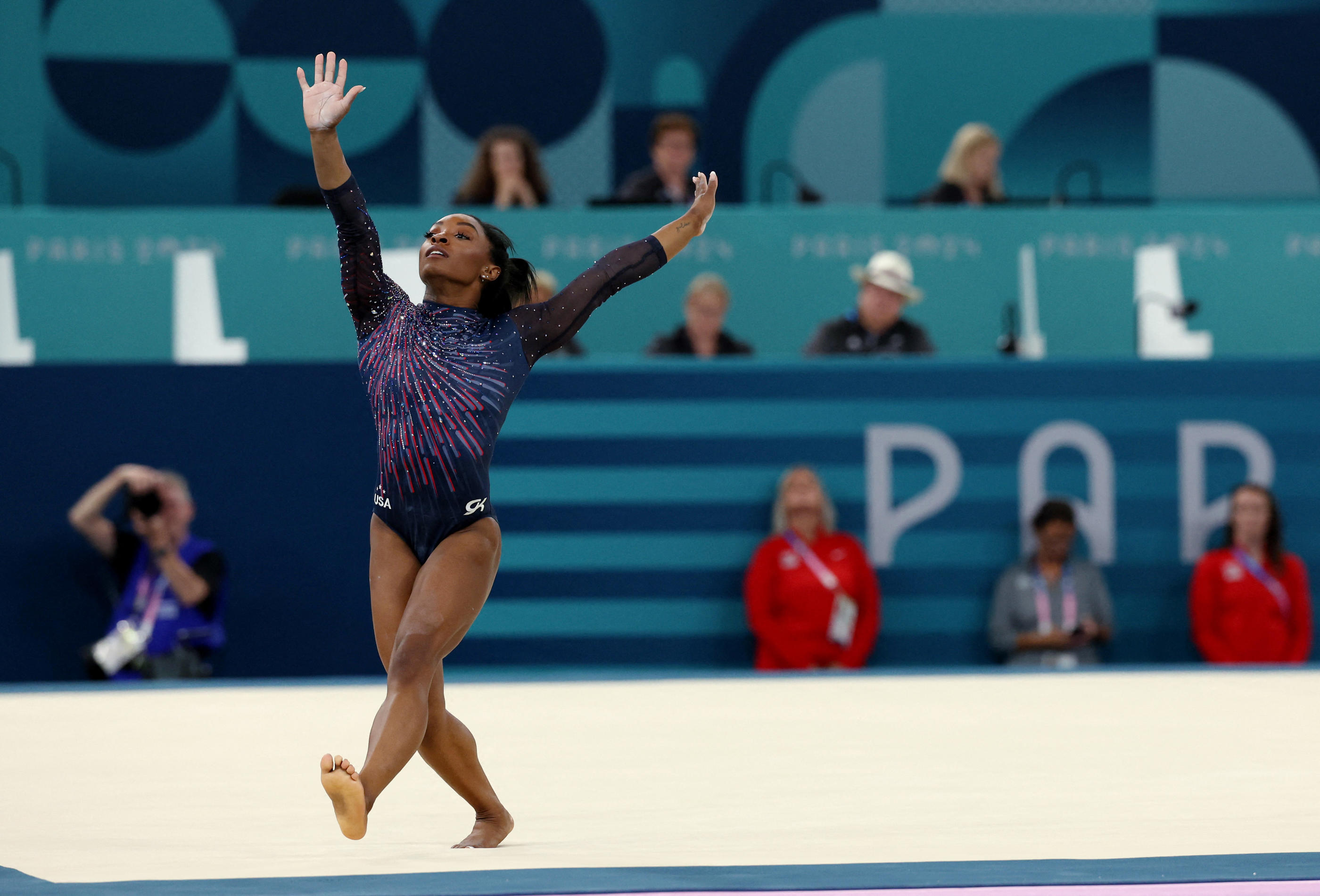 Pour son mouvement au sol, Simone Biles se produira sur une musique mêlant un tube de Taylor Swift et un featuring entre Travis Scott et Beyoncé, le tout arrangé par un gymnaste français Victor Bardou. REUTERS/Amanda Perobelli