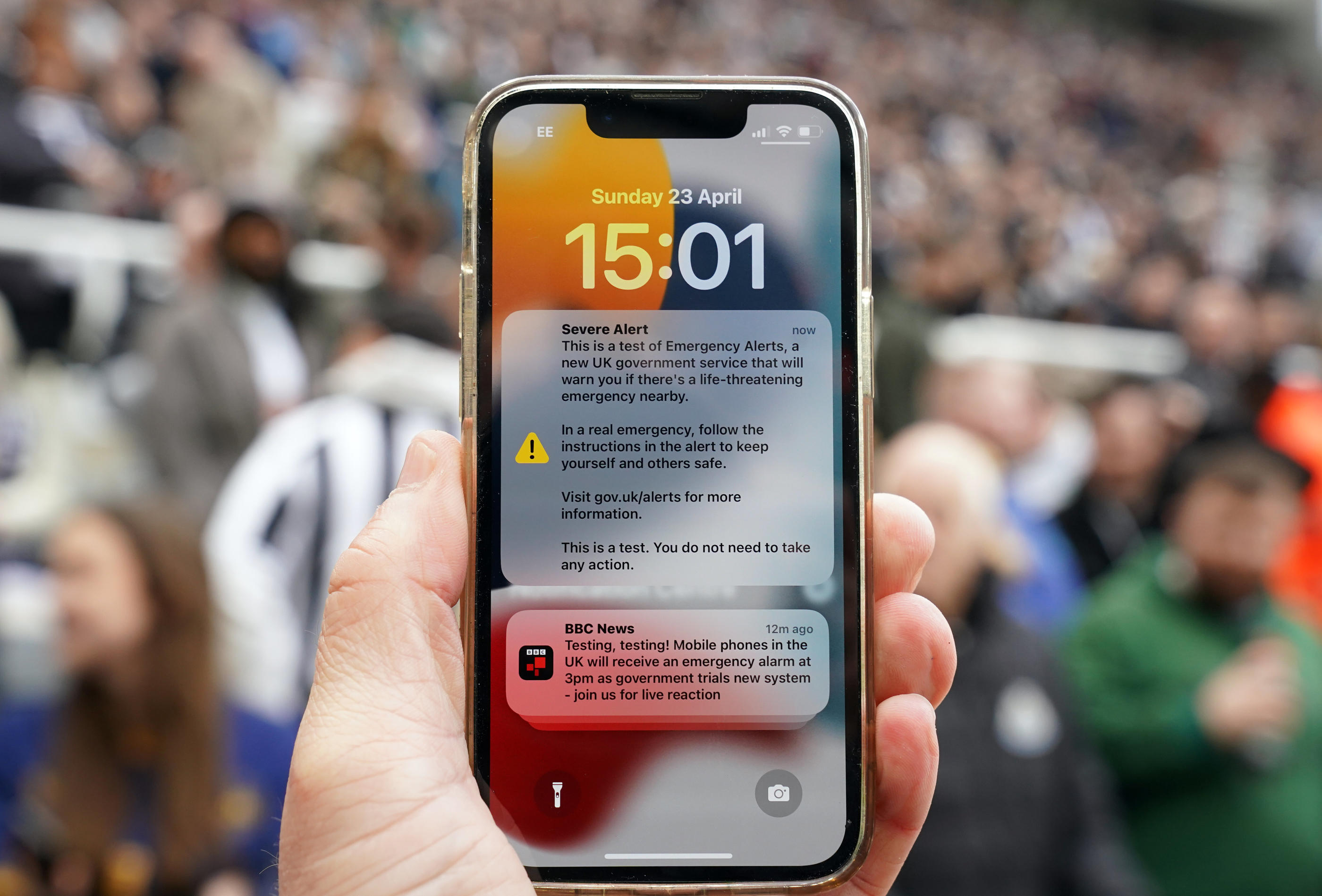 Plusieurs pays comme la France, le Royaume-Uni, l'Allemagne ou la Russie ont déjà envoyé des messages d'alerte sur de nombreux téléphones portable pour effectuer des tests auprès de leur population. PA Images/ Icon Sport