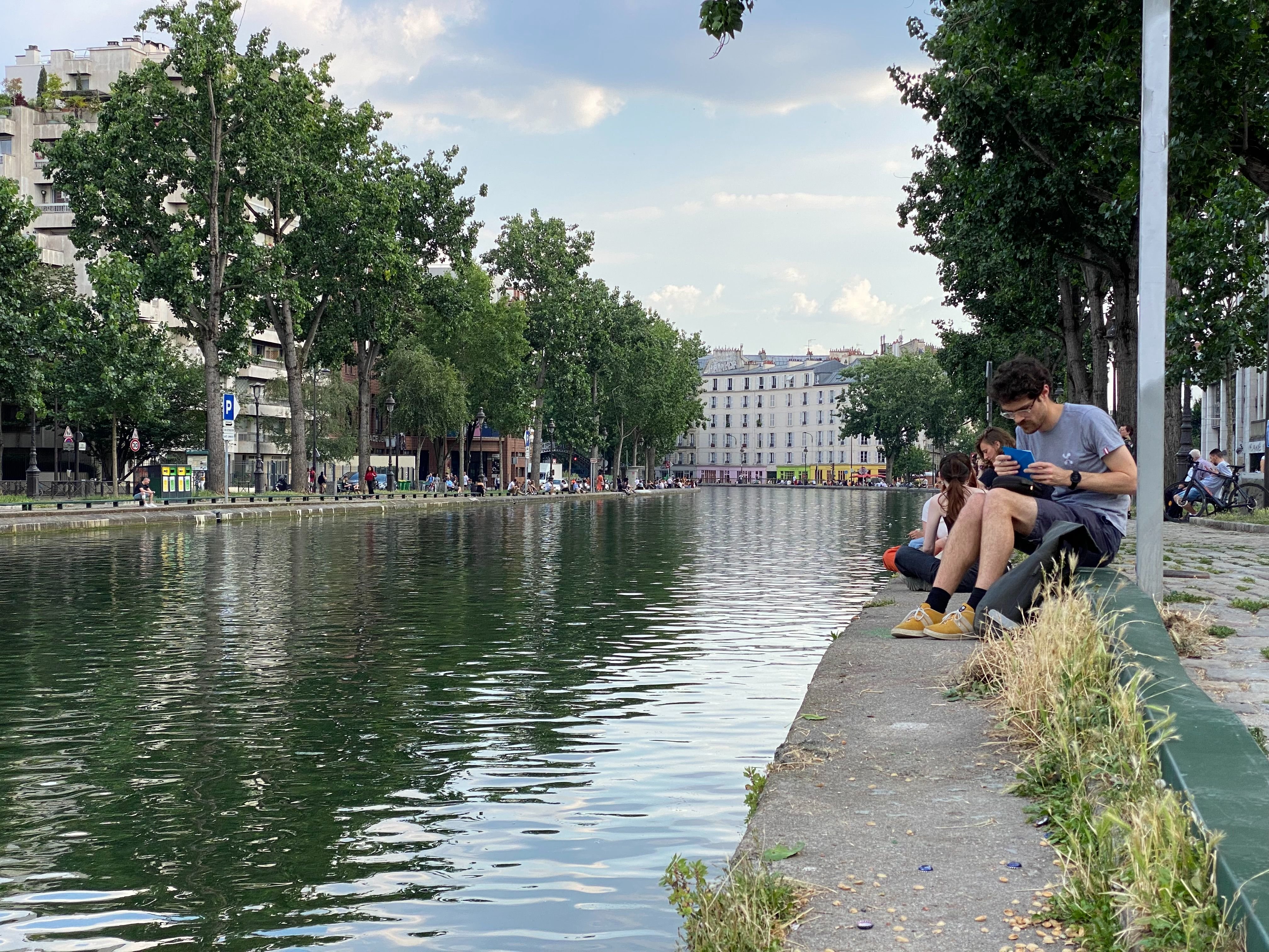 Paris (Xe), le 26 juin. Trois semaines avant l'ouverture des sites traditionnels de Paris-Plages, des transats et un bassin de baignade prendront place le long du canal Saint-Martin. LP/A.C.