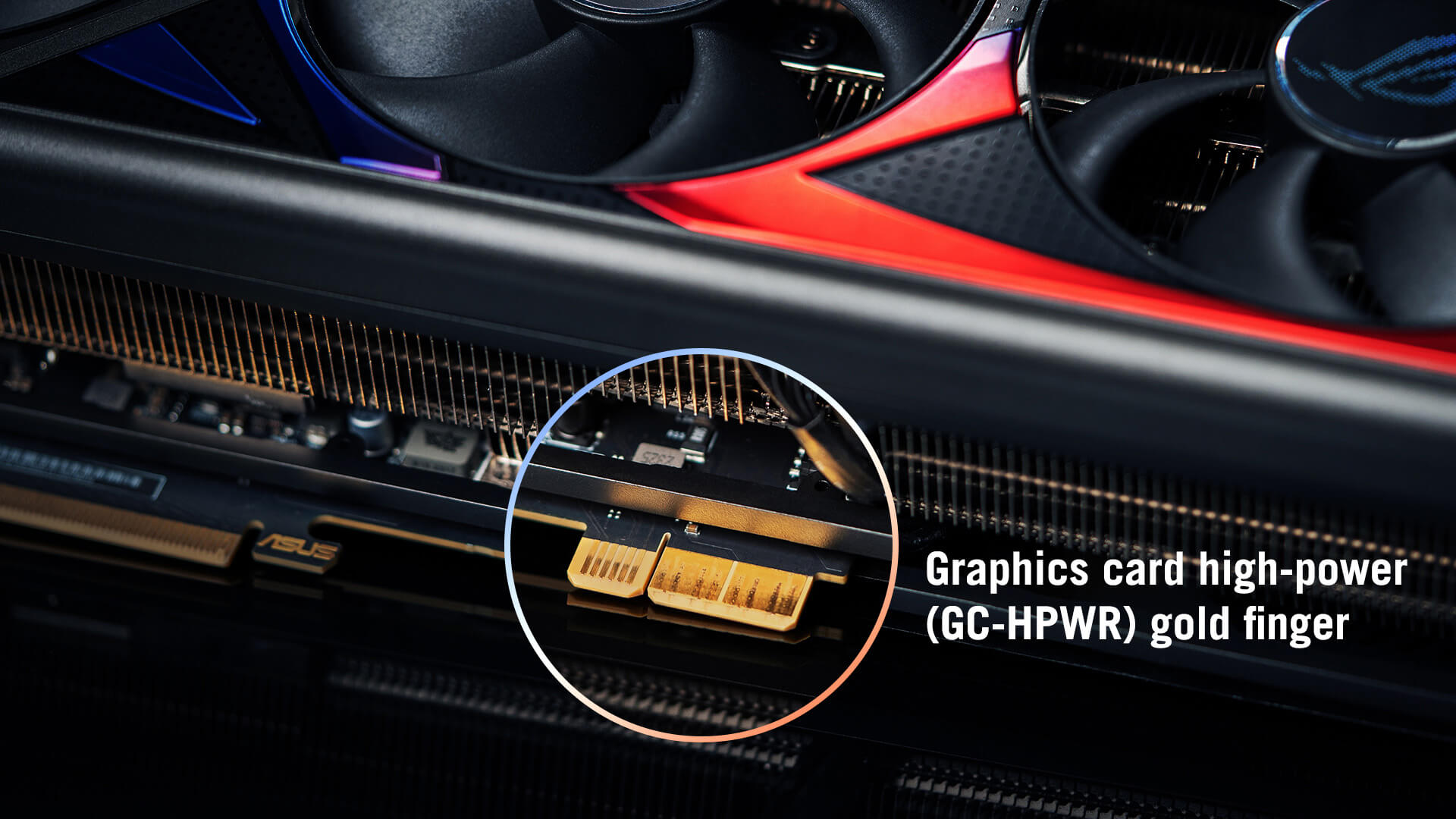 Eine Nahaufnahme des PCIe-High-Power-Anschlusses an der ROG Strix GeForce RTX™ 4090 BTF Edition Grafikkarte.