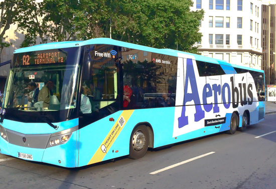 Autobus Aerobus Express kursujący z lotniska w Barcelonie (BCN) z T1 i T2 do centrum Barcelony