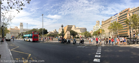 Κεντρική πλατεία Plaça de Catalunya στη Βαρκελώνη, Ισπανία.