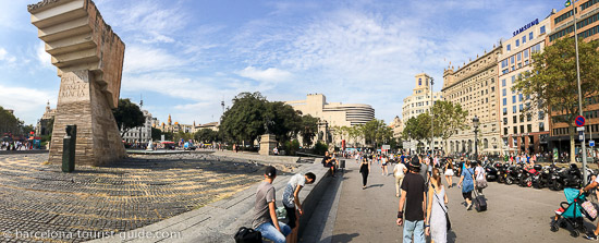 Κεντρική πλατεία Plaça de Catalunya στη Βαρκελώνη, Ισπανία.