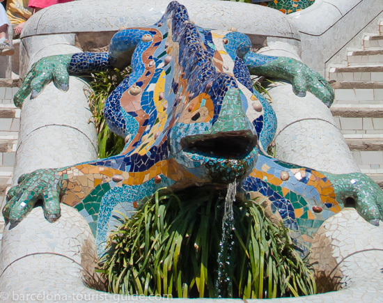 Antoni Gaudí Park Güell Entrance Dragon Fountain