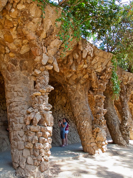 Fantastiske stenkonstruktioner i Park Güell.