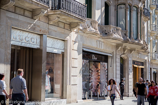 Passeig de Gràcia vedere din stradă