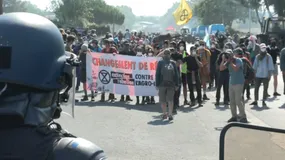 Les tendarmes ont évacué quelque 200 manifestants qui bloquaient un bâtiment à La Rochelle.