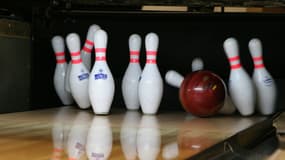 Une jeune femme de 20 ans a reçu une boule de 6,8 kilos en pleine tête dans un bowling de Niort, dans les Deux-Sèvres.