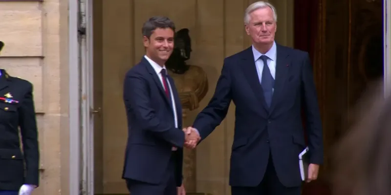 Gabriel Attal et Michel Barnier à Matignon le 5 septembre 2024