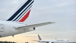 Des avions de la compagnie Air France sur le tarmac à l'aéroport international de Roissy-Charles-de-Gaulle, près de Paris, le 26 avril 2023  