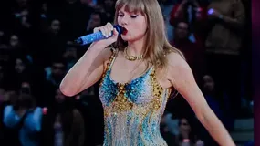 La chanteuse et compositrice américaine Taylor Swift sur la scène du Groupama Stadium à Lyon, lors de sa tournée Eras Tour, le 2 juin 2024. 