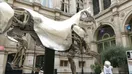 Zeus, le cheval mécanique des JO, exposé dans la cour de l'hôtel de ville jusqu'à la fin des Jeux paralympiques, le 8 septembre 2024.