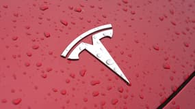 Le logo Tesla sur la Model 3 "améliorée".