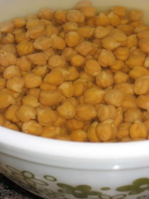 soaking chickpeas