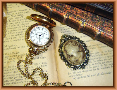 reloj antiguo y camafeo