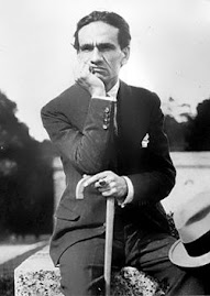 César Vallejo en el Parque de Versalles. Verano de 1929.