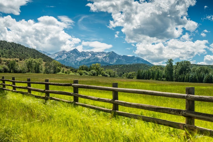 San Juan Mountains, Fence and Breeze