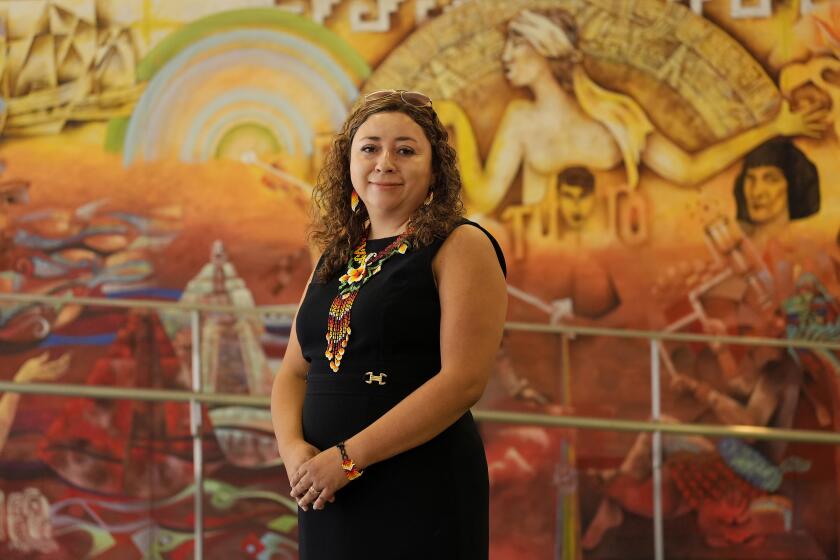 Melissa Camacho posa para una foto en el City College del Mission Center de San Francisco, el jueves 8 de agosto de 2024. (AP Foto/Jeff Chiu)