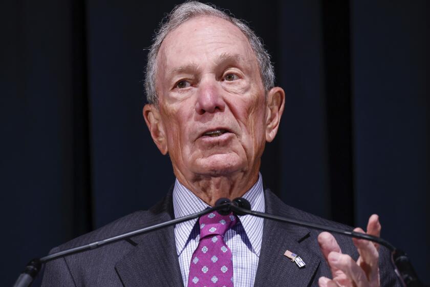 Michael Bloomberg anuncia que su organización Bloomberg Philanthropies destinará 600 millones de dólares a facultades de medicina históricamente negras, durante una convención el martes 6 de agosto de 2024, en Nueva York. (AP Foto/Kena Betancur)