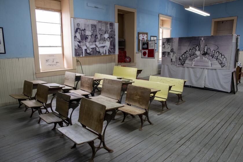 Un aula de la escuela Blackwell School en Marfa, Texas, ahora designada como Sitio Nacional Histórico, el 14 de septiembre del 2024. (Foto AP/Andres Leighton)