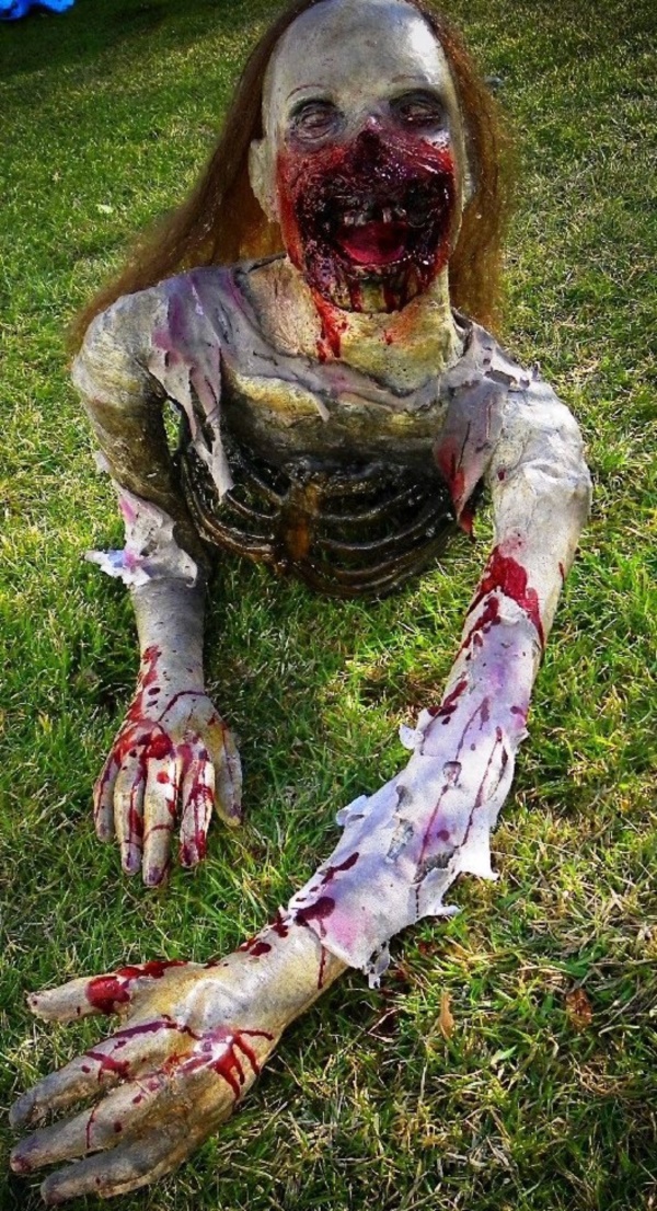 Scary-Halloween-Decorations-for-Outdoor-Party