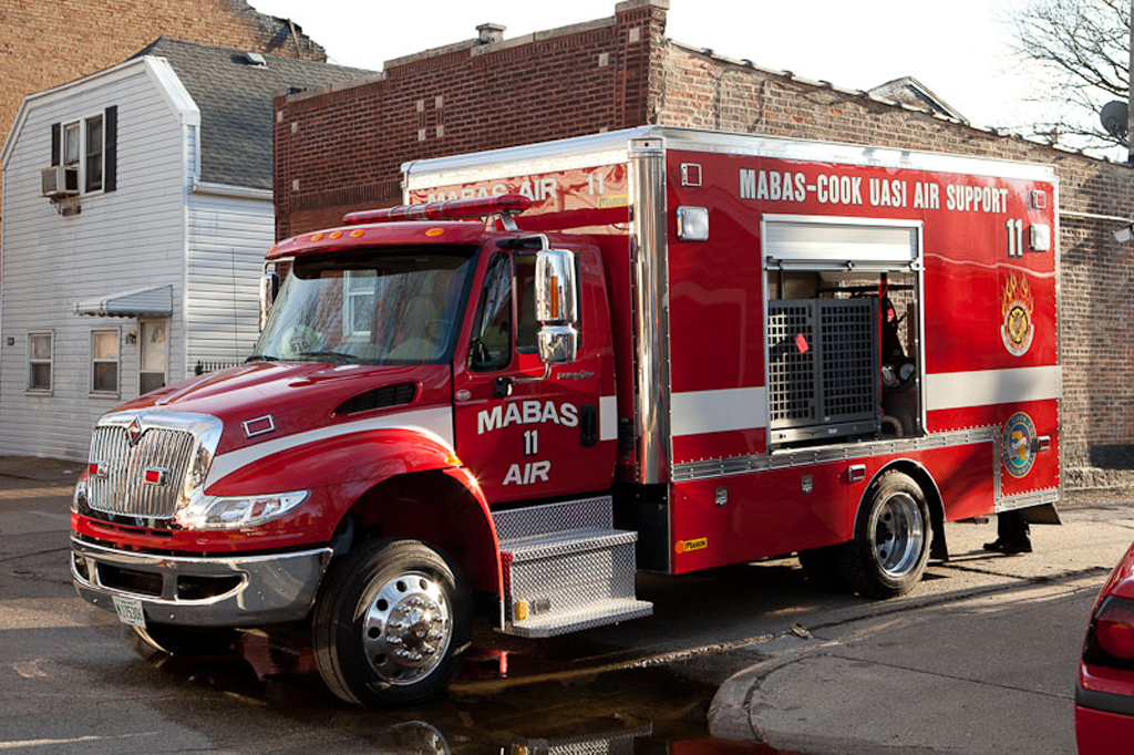 Berwyn Fire Department 2-11 alarm at 28th & Ridgeland 4-23-11 MABAS 11 Air Unit