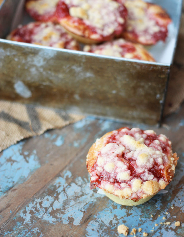 Muffins med rabarber og crumble