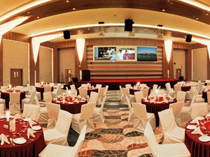 Round Mobile Folding Table used for Banquet event   in The Raviz Kerela, India