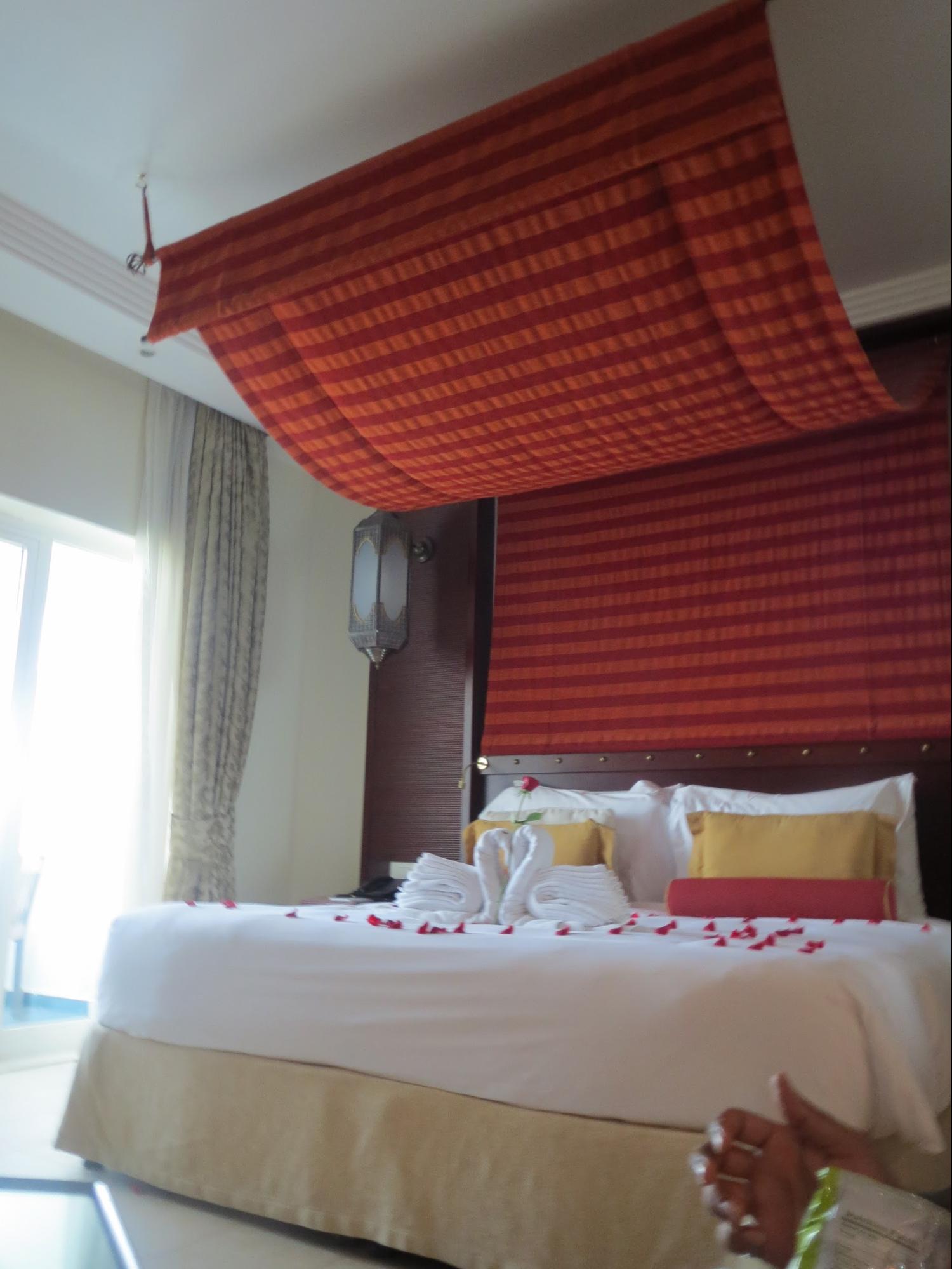 Kempinski Hotel, Ajman Review - Leisure Club Room - Beautiful Swans with Towels