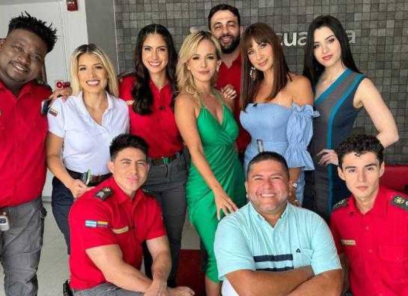 Parte del elenco de Compañía 593