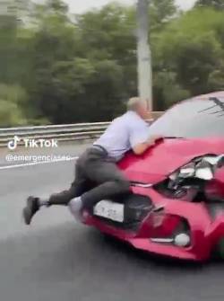 Captura de pantalla del incidente de tránsito en la vía Perimetral, captado por un conductor.