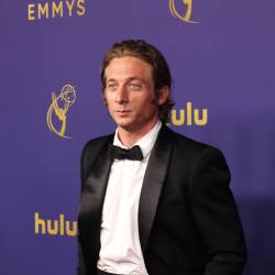 Fotografía de Jeremy Allen White en los Emmy 2024