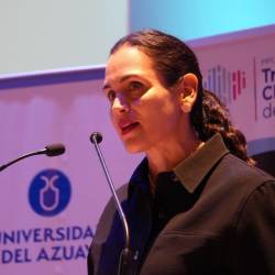 La ministra de Ambiente, Inés Manzano, durante la firma de un convenio con una universidad.