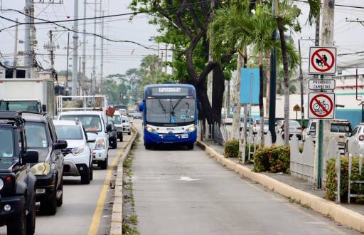 El sistema de transporte Metrovía comenzó a operar en Guayaquil en 2006.