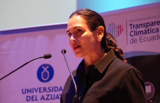 La ministra de Ambiente, Inés Manzano, durante la firma de un convenio con una universidad.