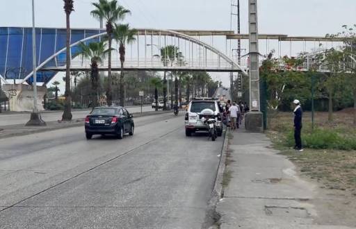 Imagen de la avenida Francisco de Orellana, a la altura de parque Samanes, donde fue atropellada una chica de 18 años.