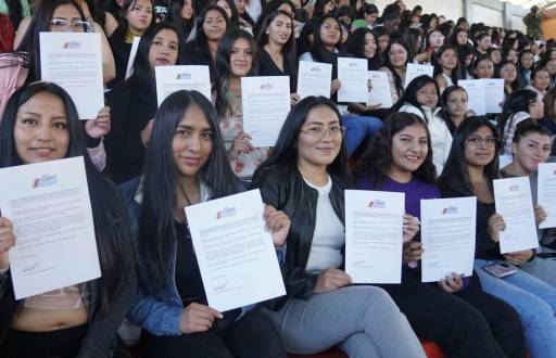 Este programa está diseñado para proporcionar oportunidades educativas a mujeres. (Senescyt)