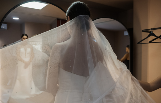 Foto referencial de una mujer con su vestido de boda