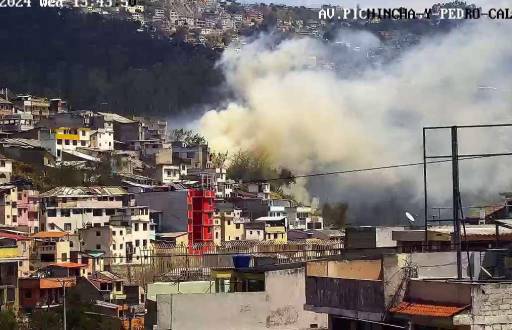 El incendio en el cerro Ilaló fue captado por cámaras de video vigilancia.