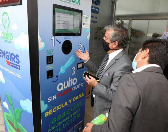 Máquina recladora de Tritubot en Quito