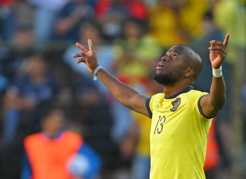 El delantero ecuatoriano Enner Valencia celebra el gol de la victoria ante Perú.