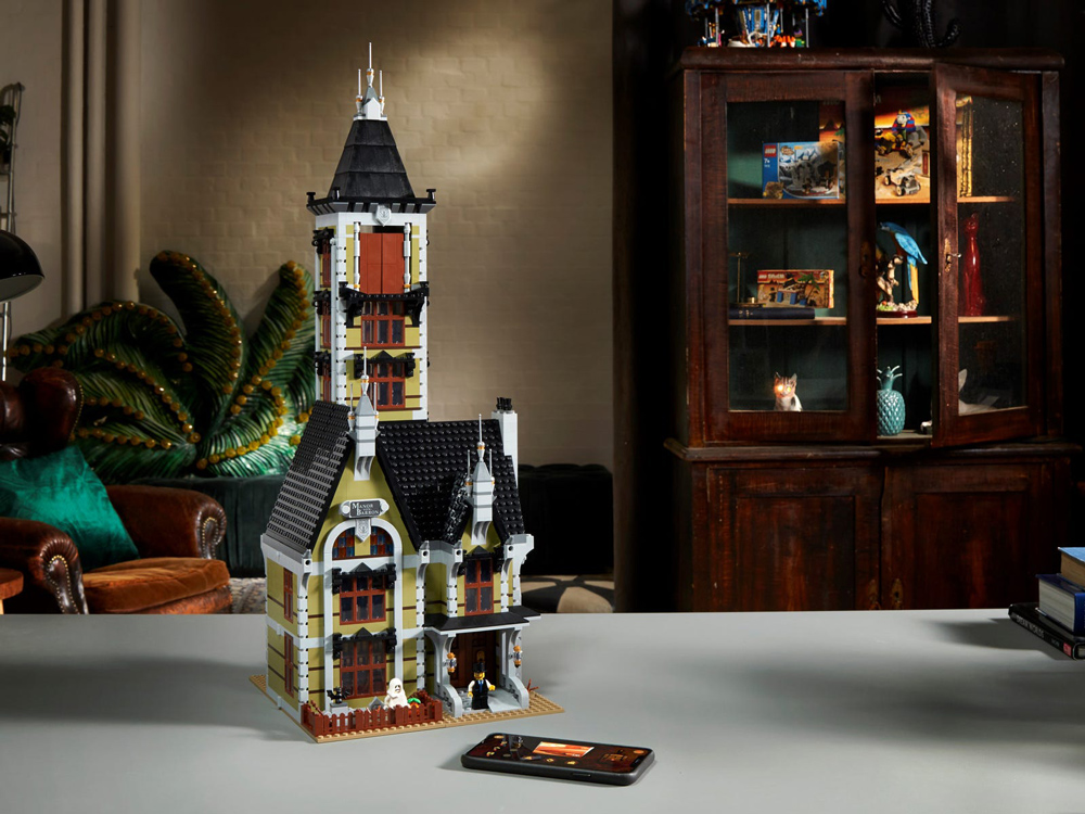 The Manor  Von  Barron, A New Lego Haunted House (10273) Closed