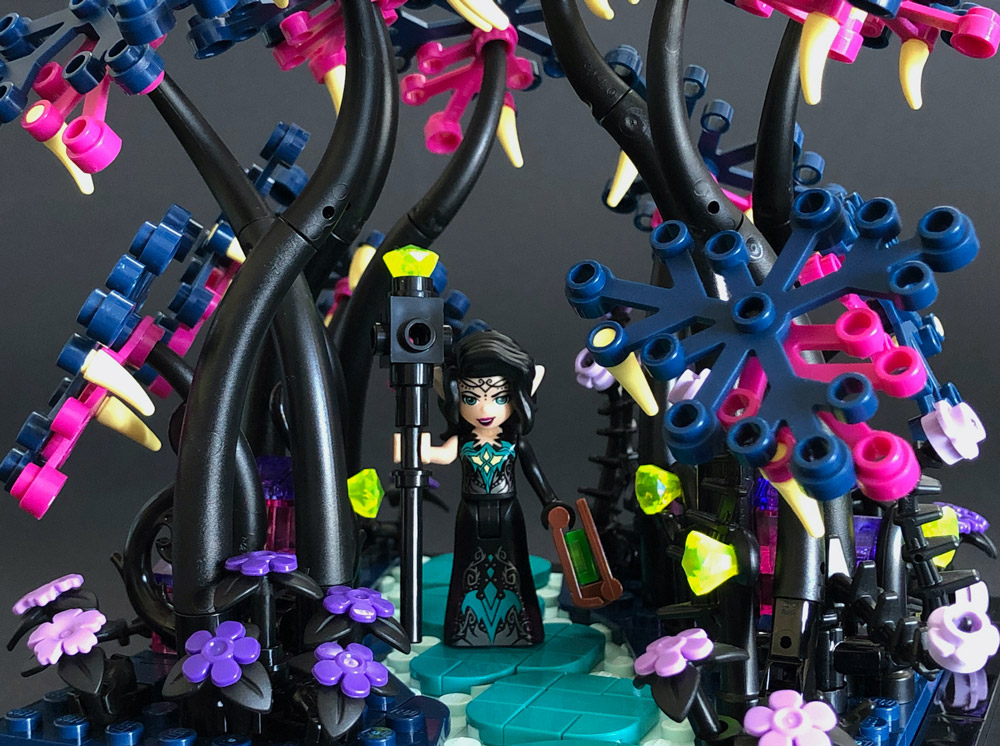 A Day In The Garden With Noctura, Lego Elves MOC Detail