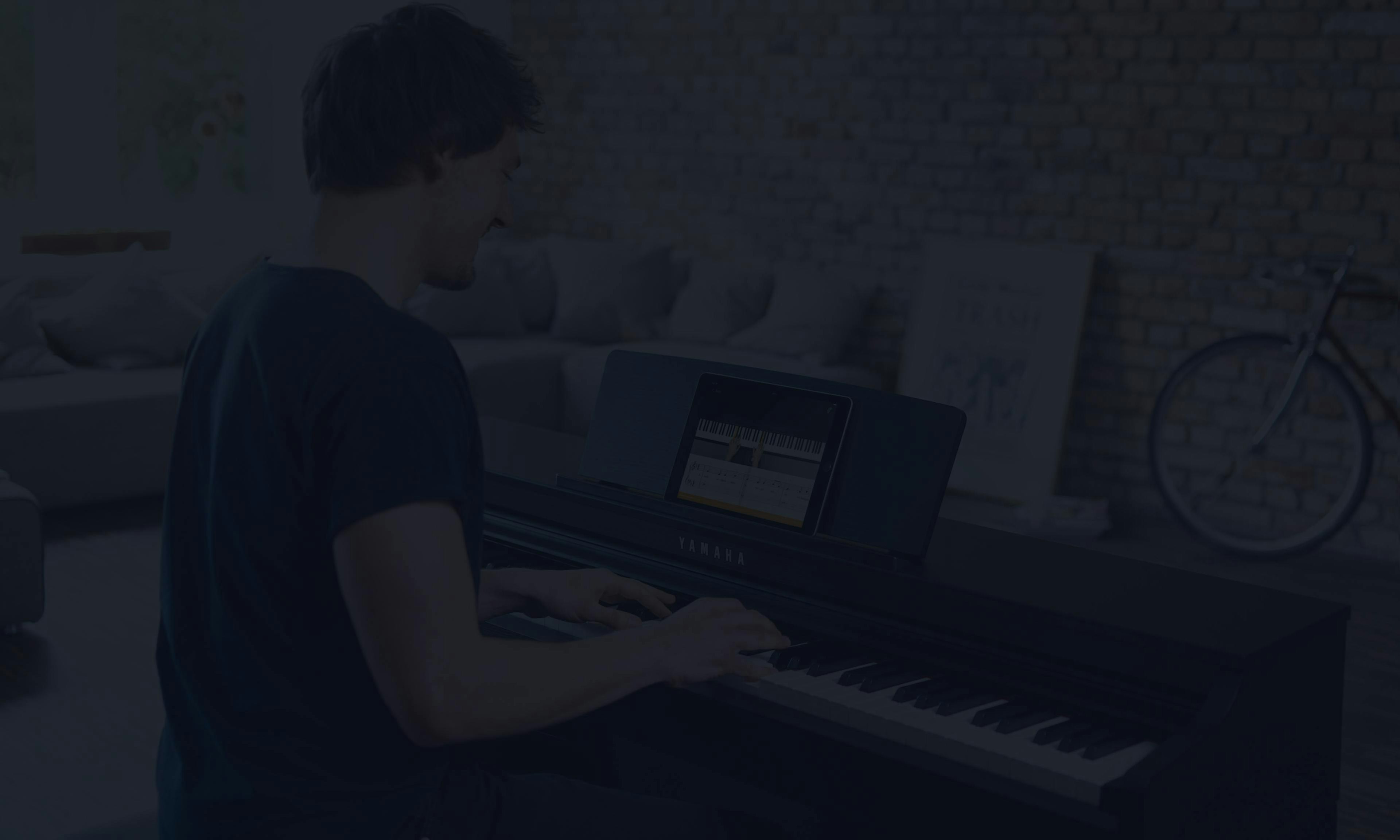 learning piano with flowkey