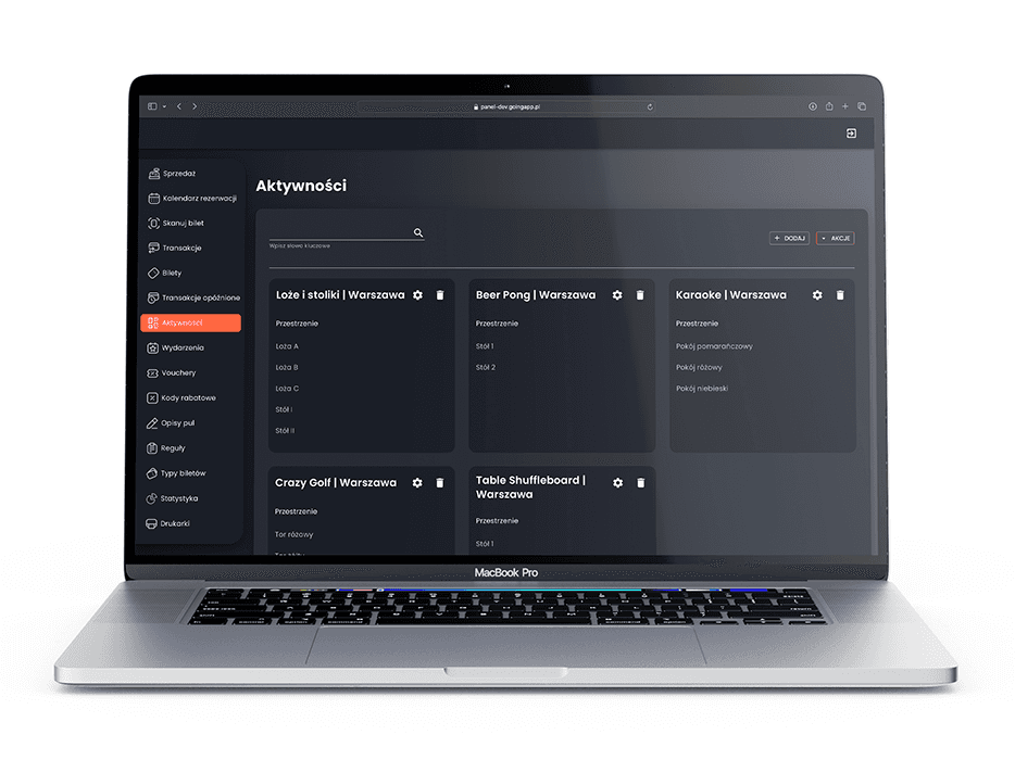 Laptop wyświetlający ekran aktywności w systemie rezerwacyjnym Going. Places, pokazujący konfigurację usług takich jak długość slotów czasowych czy pojemność slotu, umożliwiając efektywne zarządzanie ofertą