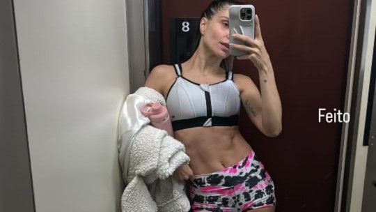 Flávia Viana exibe shape após treino e fã questiona: 'Esse corpo malhado é só musculação?'; veja resposta da influenciadora