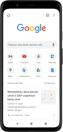 Ponsel Pixel 4 XL dengan layar yang menampilkan kotak penelusuran Google.com, aplikasi favorit, dan artikel yang disarankan.