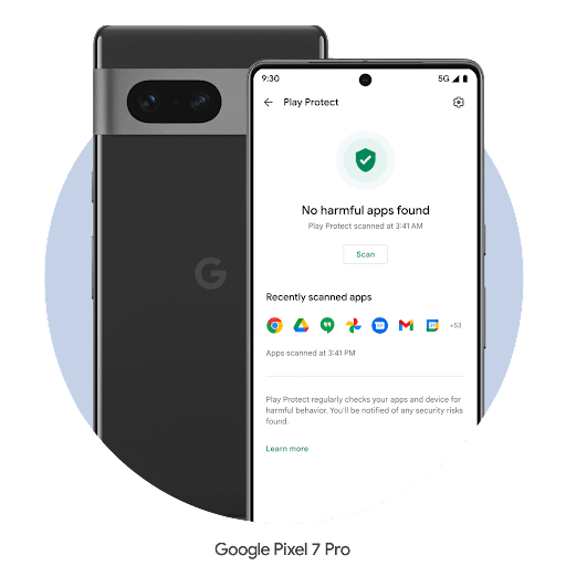 หน้าจอโทรศัพท์ Android ที่เปิด Google Play Protect อยู่ โล่สีเขียวมีไอคอนเครื่องหมายถูกติดสว่างพร้อมข้อความ "ไม่พบแอปที่เป็นอันตราย" แจ้งว่าโทรศัพท์ของผู้ใช้ปลอดภัยดี